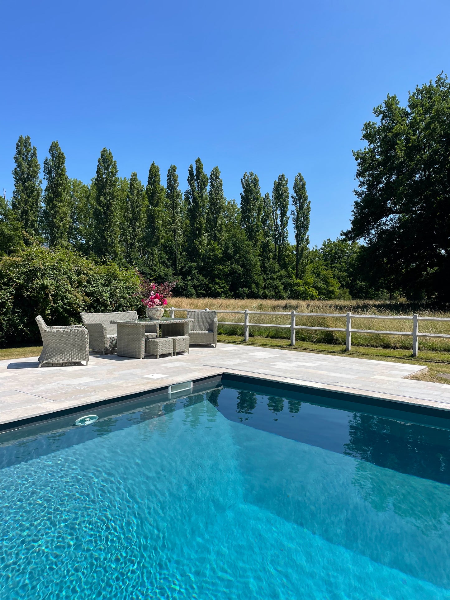 Charmante Maison de Campagne avec Piscine & Court de Tennis Partagés
