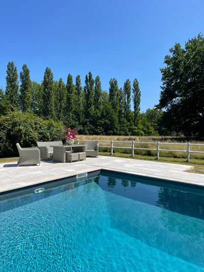 Charmante Maison de Campagne avec Piscine & Court de Tennis Partagés
