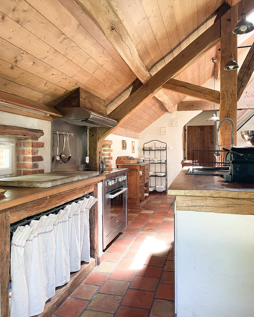 Charmante Maison de Campagne avec Piscine & Court de Tennis Partagés